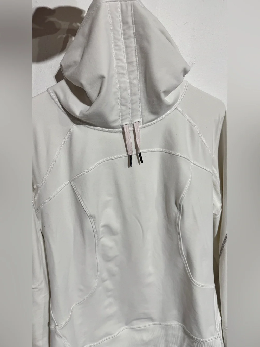Lululemon Flurry Fighter Pullover in white size 10
